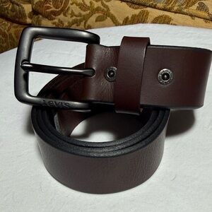Levi's Woman’s or Men's Dark Brown Leather Belt Matte Gunmetal Buckle size 32-34